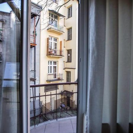 Homely 4 Bedroom Apartment - Old Town - By Upstairs クラクフ エクステリア 写真