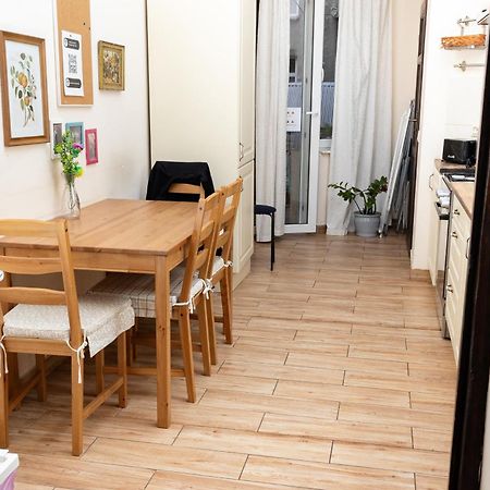 Homely 4 Bedroom Apartment - Old Town - By Upstairs クラクフ エクステリア 写真