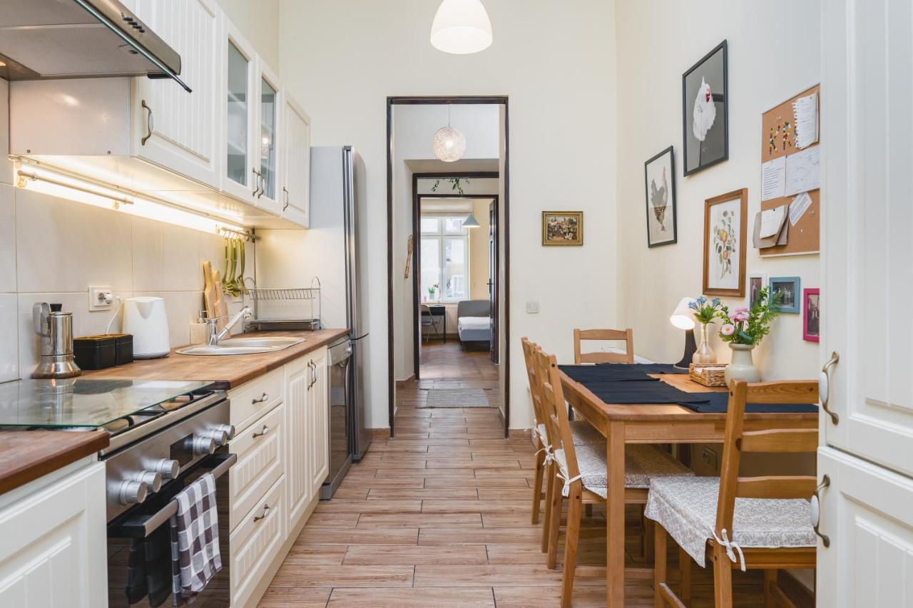 Homely 4 Bedroom Apartment - Old Town - By Upstairs クラクフ エクステリア 写真