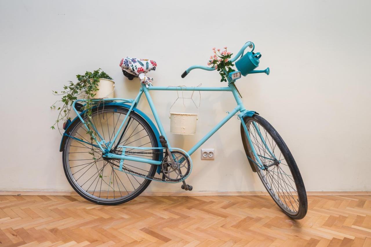 Homely 4 Bedroom Apartment - Old Town - By Upstairs クラクフ エクステリア 写真
