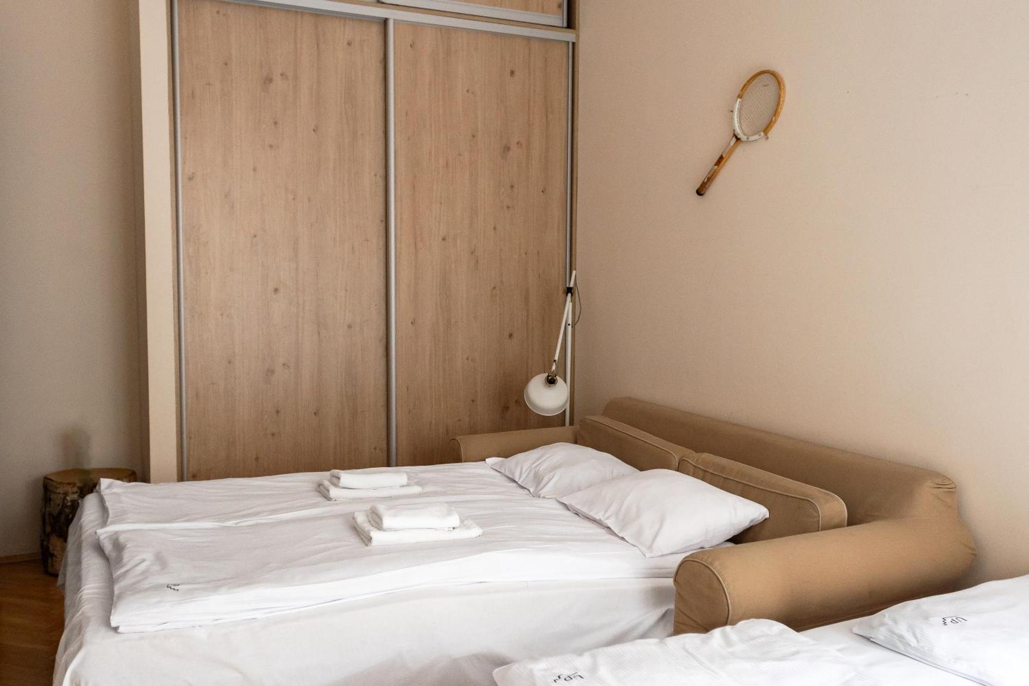 Homely 4 Bedroom Apartment - Old Town - By Upstairs クラクフ エクステリア 写真
