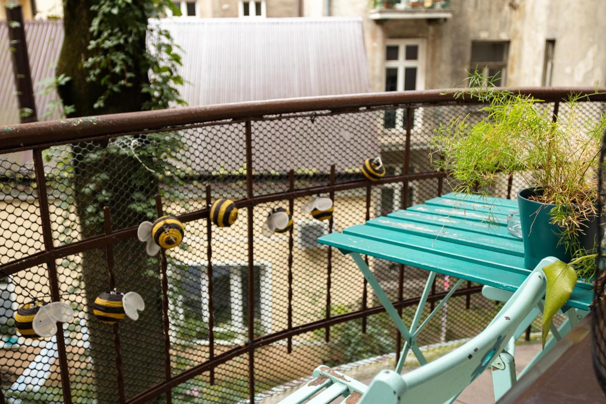 Homely 4 Bedroom Apartment - Old Town - By Upstairs クラクフ エクステリア 写真