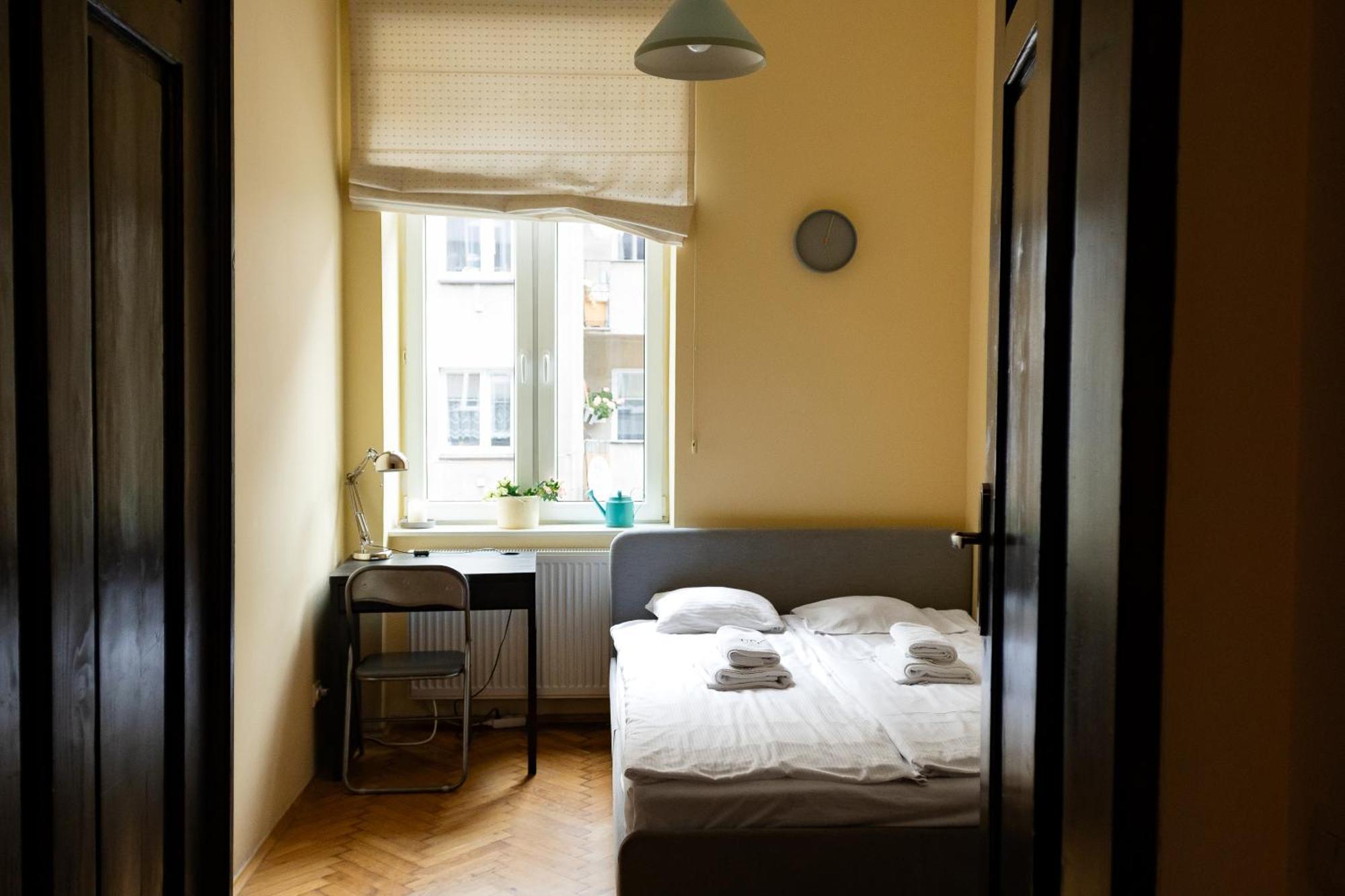 Homely 4 Bedroom Apartment - Old Town - By Upstairs クラクフ エクステリア 写真