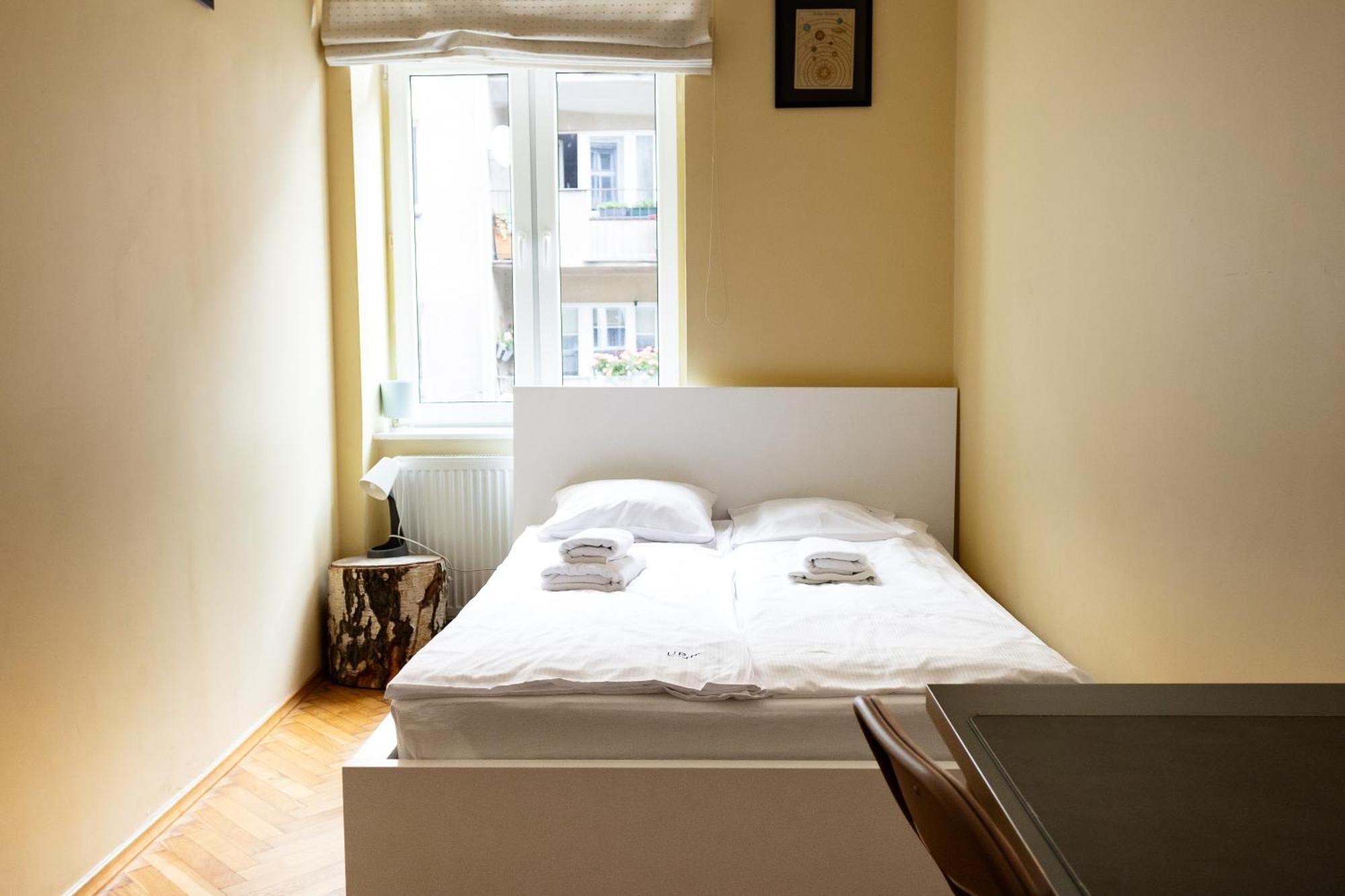 Homely 4 Bedroom Apartment - Old Town - By Upstairs クラクフ エクステリア 写真