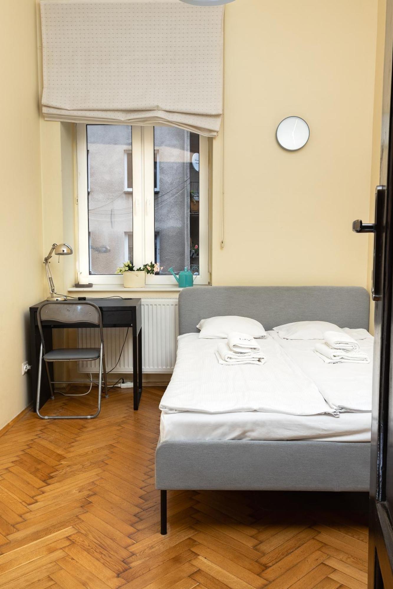 Homely 4 Bedroom Apartment - Old Town - By Upstairs クラクフ エクステリア 写真