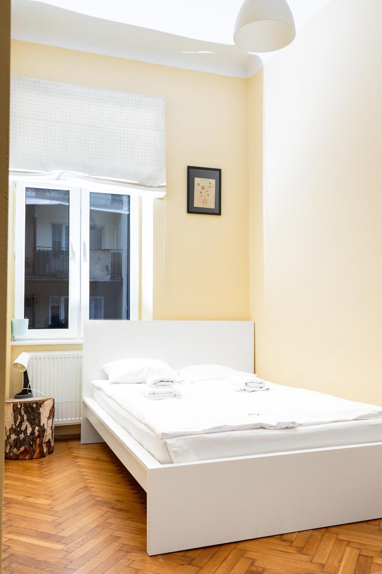 Homely 4 Bedroom Apartment - Old Town - By Upstairs クラクフ エクステリア 写真