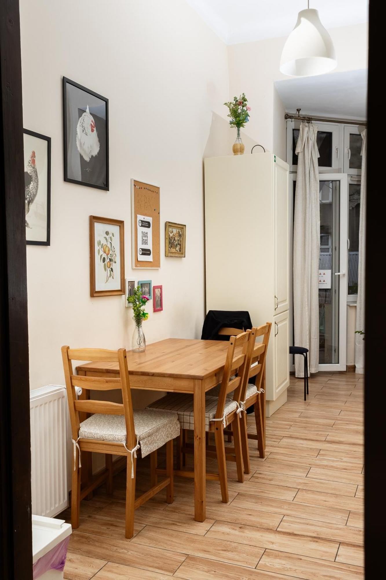 Homely 4 Bedroom Apartment - Old Town - By Upstairs クラクフ エクステリア 写真